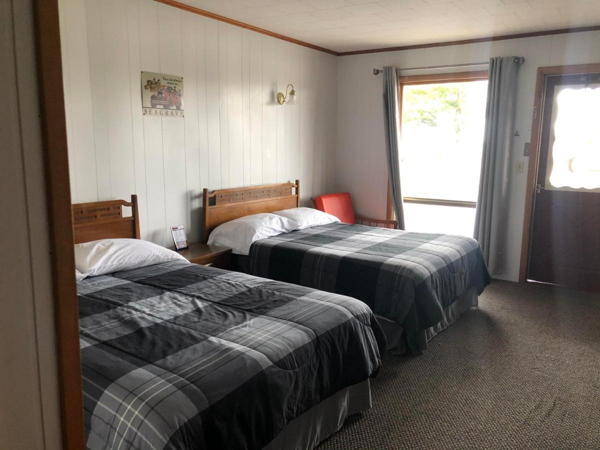 Firehouse Inn Saint-Ignace Extérieur photo