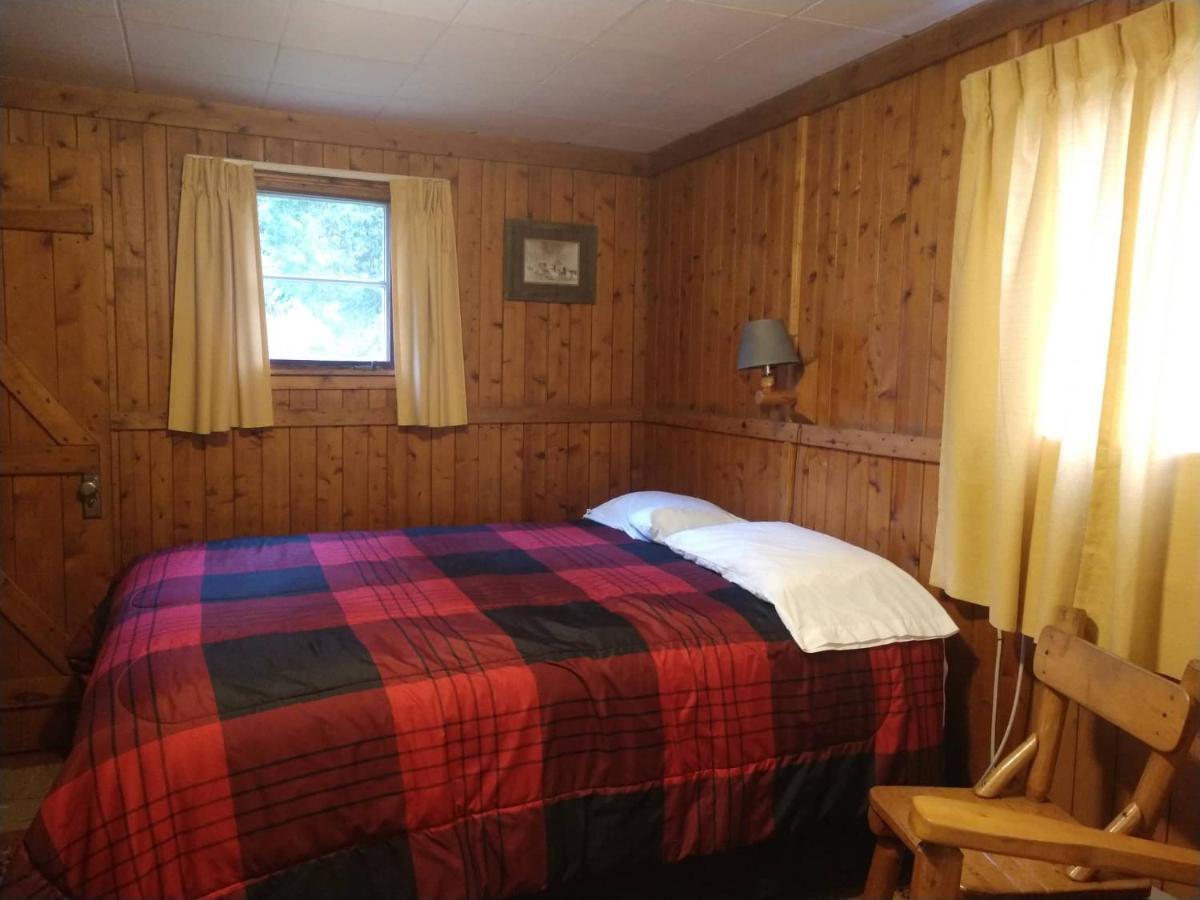 Firehouse Inn Saint-Ignace Extérieur photo